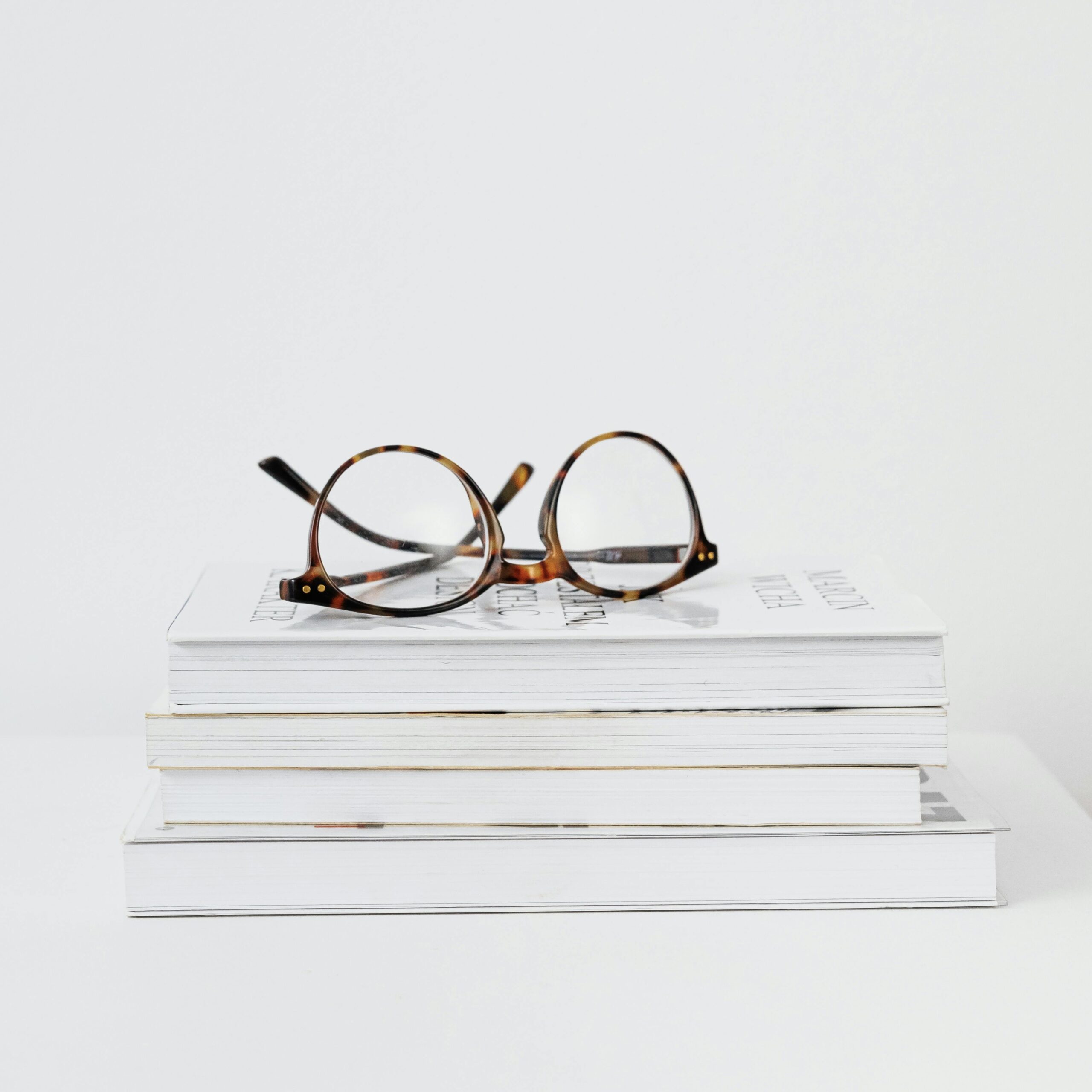 Smart AI glasses displayed in Zhejiang Ouhai eyewear shop